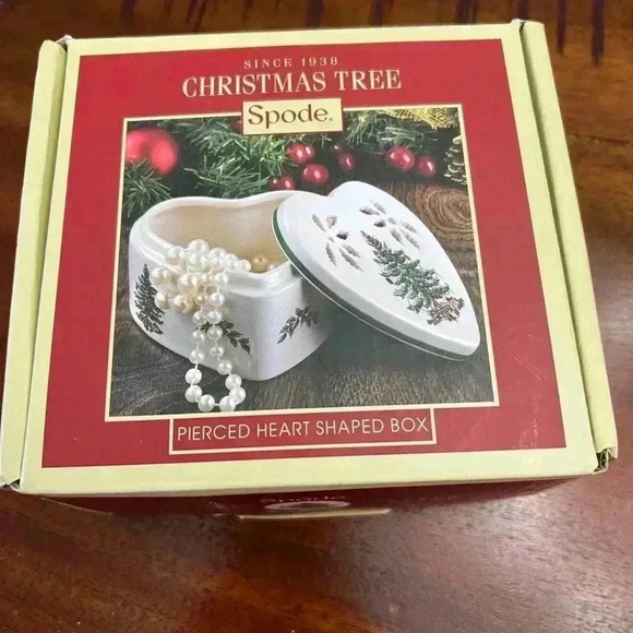 Christmas Tree Spode Pierced Heart Shaped Box - Picture 1 of 4